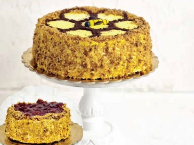 Tort cu miere „Medovik cu vișine”