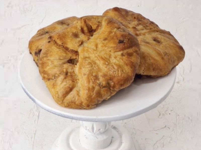 Plăcintă din aluat cu drojdie „Țărănească cu carne”